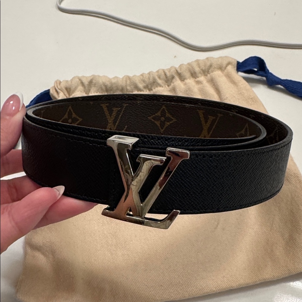 Authentic Louis Vuitton Initiales 30mm Black Reversible Belt size 85 cm - Picture 5 of 10